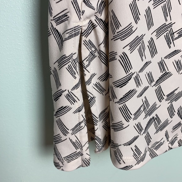 Banana Republic Sleeveless Top / Tank Size XS - Picture 3 of 7